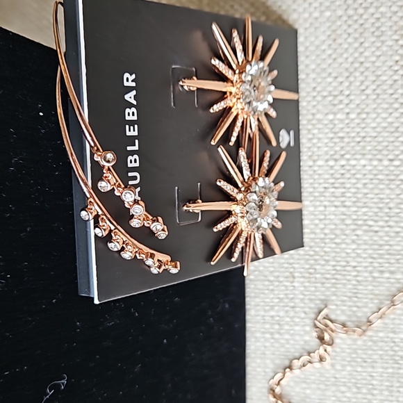 Babble Bar Necklace & Earrings - Picture 5 of 13